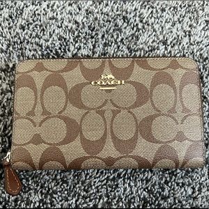 Coach Medium ZIP ID Wallet
